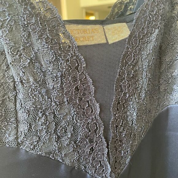 Vintage Victoria’s Secret Slip - Picture 3 of 3